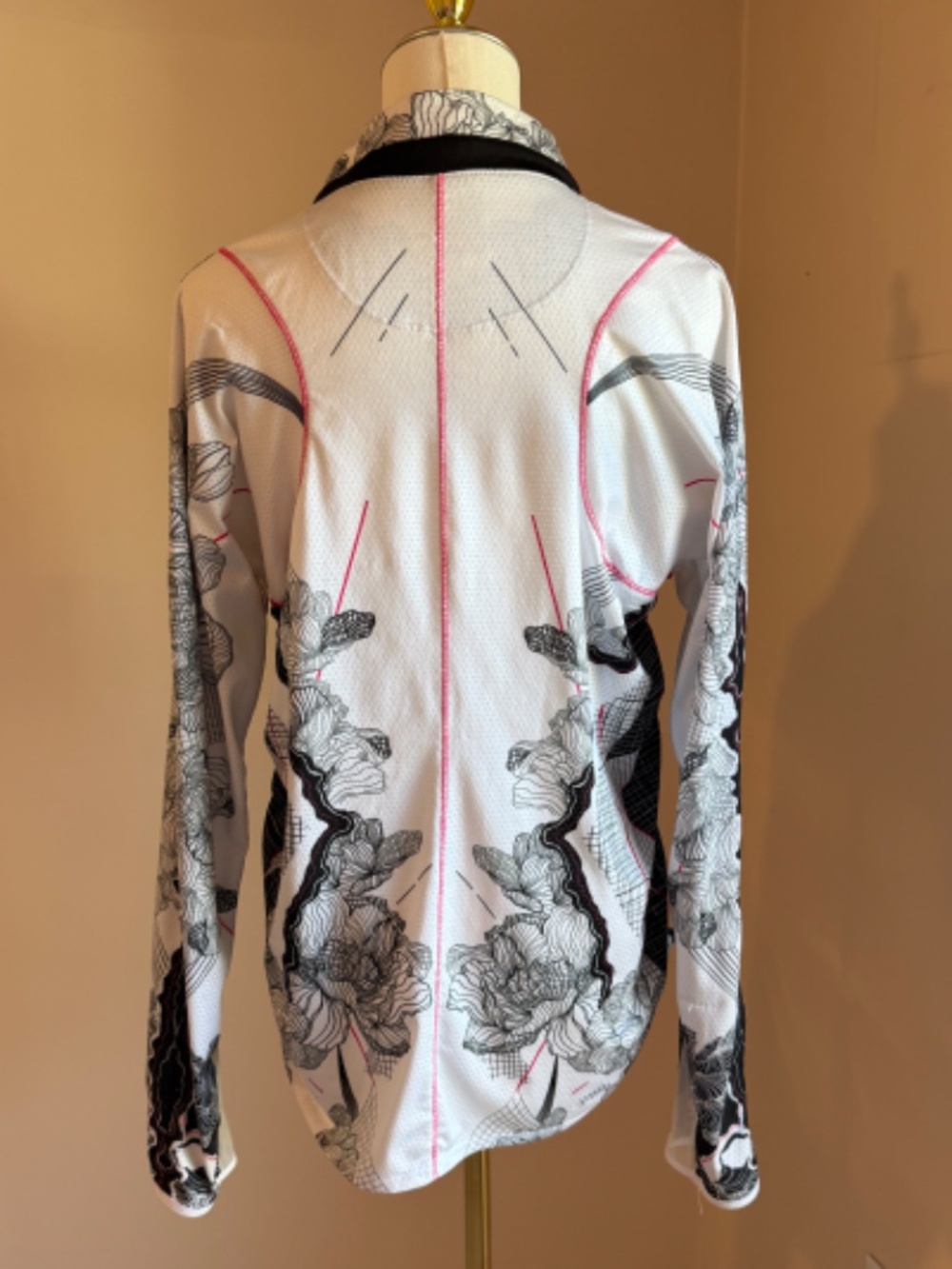 Lucky in Love Pullover Shirt Black & White Botanical/Geometric Design Size L /12 - Picture 10 of 15